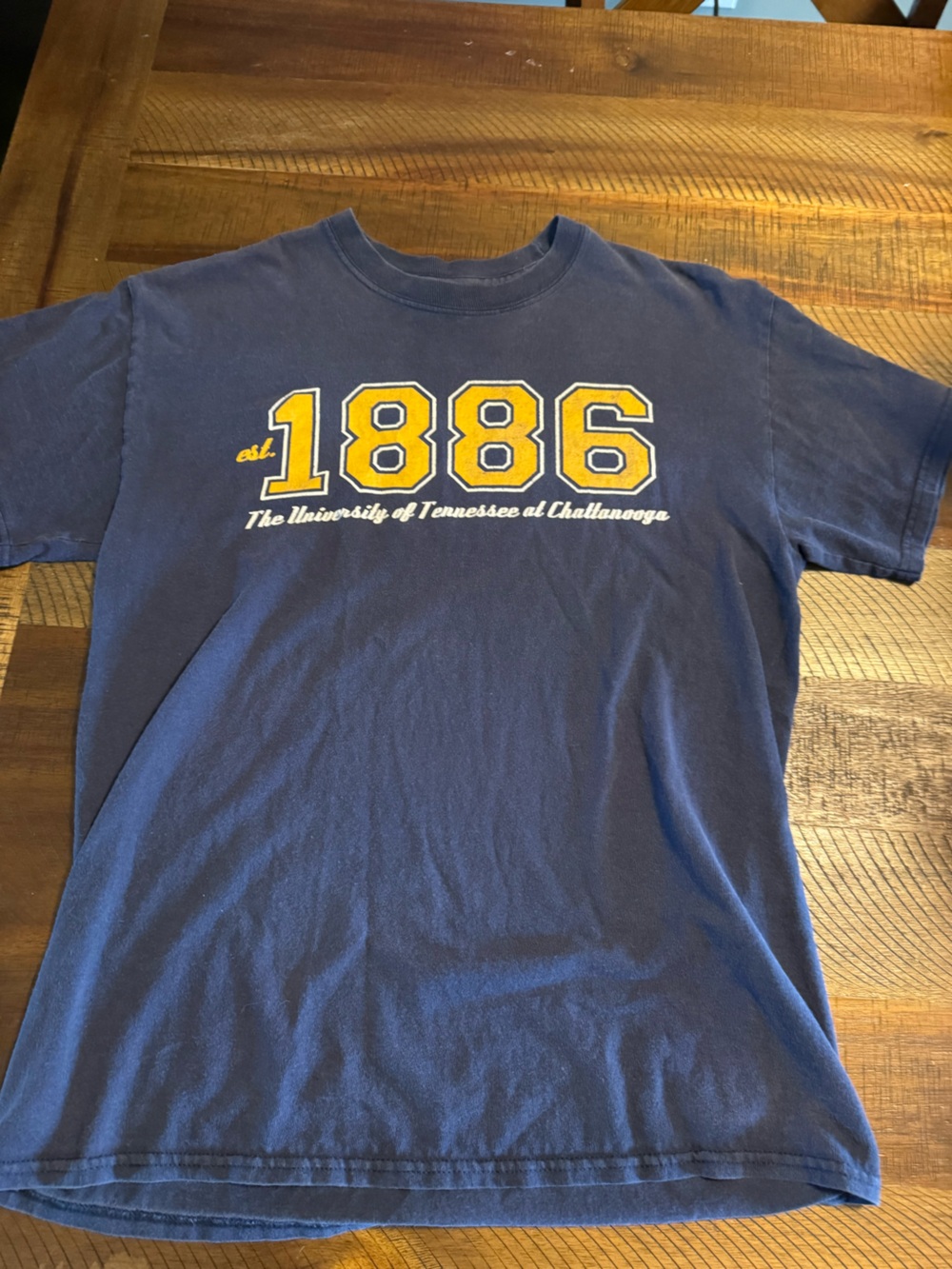 Source Unknown Navy Blue Short Sleeve Tee with Yellow '1886' Graphic